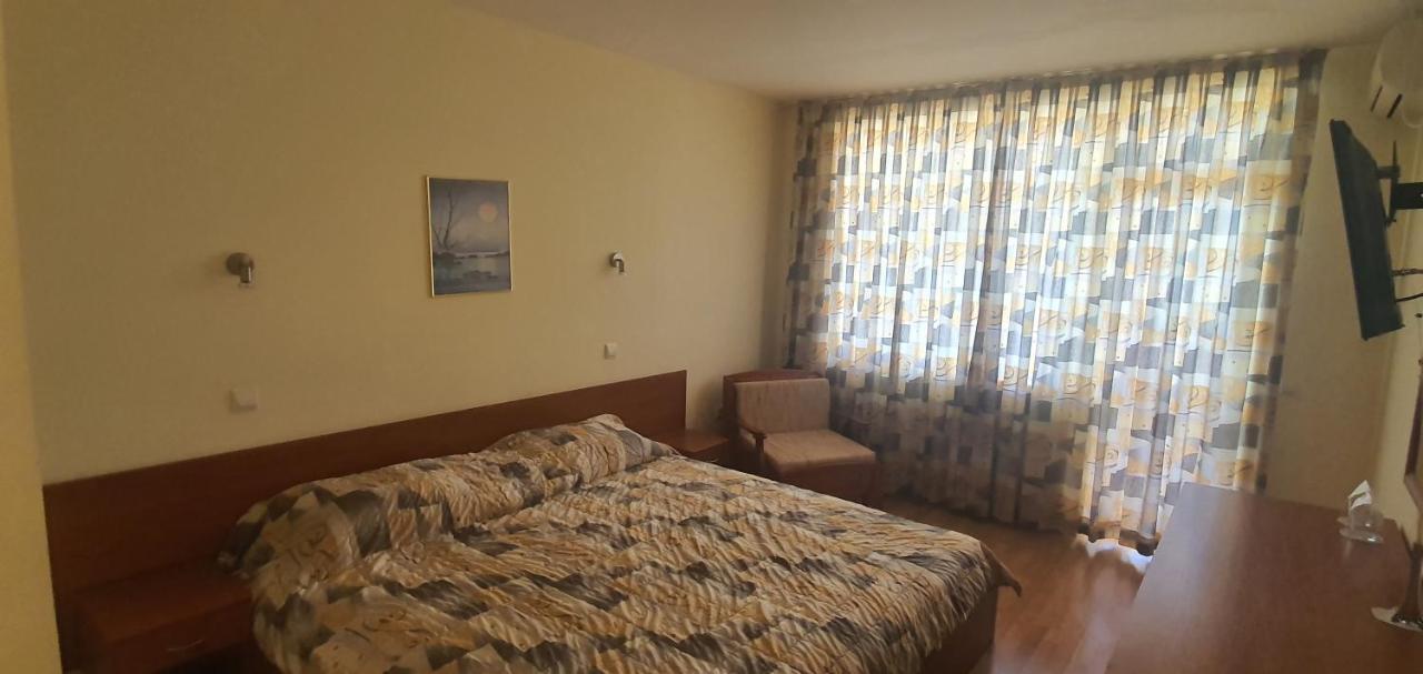 Diamond Hotel Primorsko Buitenkant foto