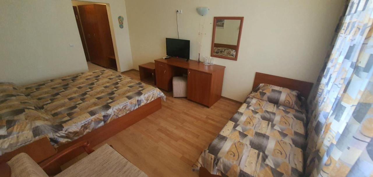 Diamond Hotel Primorsko Buitenkant foto